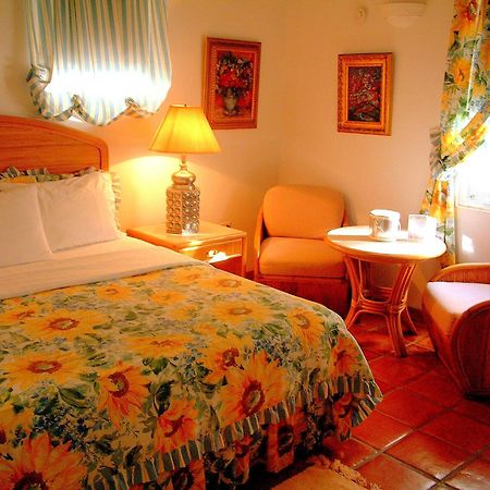 At Wind Chimes Boutique Hotel San Juan Luaran gambar