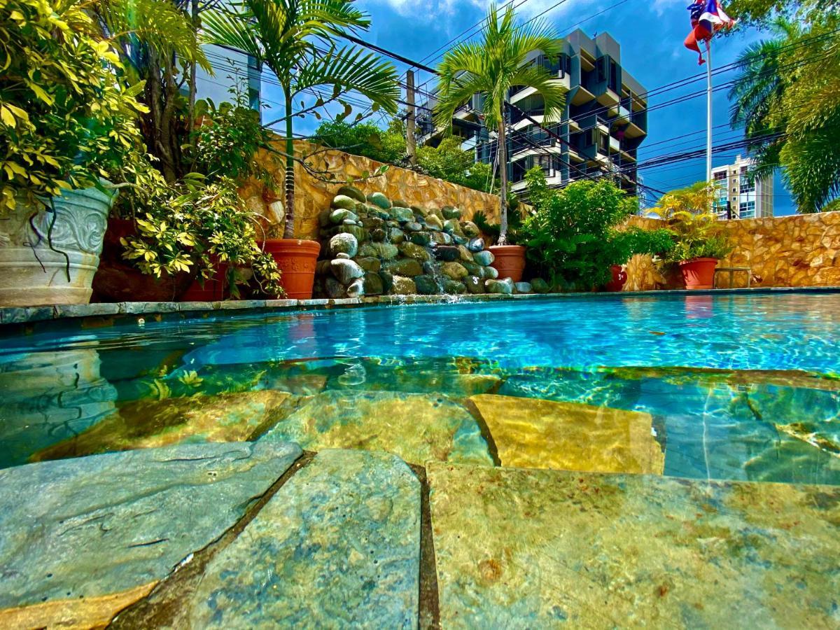 At Wind Chimes Boutique Hotel San Juan Luaran gambar